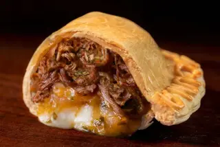 Empanada Premium: Vacío, Provoleta Y Chimichurri