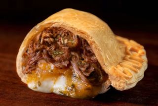 Empanada Premium: Vacío, Provoleta Y Chimichurri