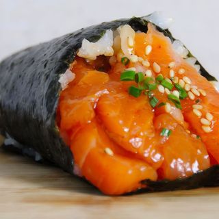 Temaki tartare salmon