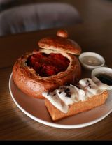 Борщ у хлібному глечику