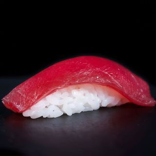 50. Nigiri De Atún (2 Pzs.)