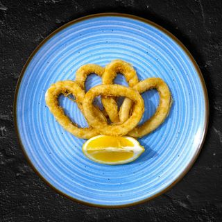 Calamar cu cartofi si sos