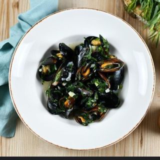 მიდიები ღვინოში