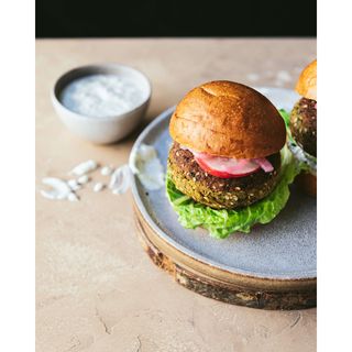 Falafel Burger + 1 Regular Salad