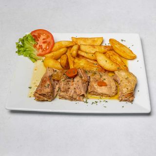 Teleći naravni odrezak s restanim krumpirom