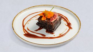 Brownie czekoladowe z wędzoną solą i słonym karmelem