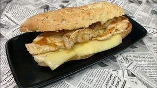 Bocadillo De Pechuga Completo
