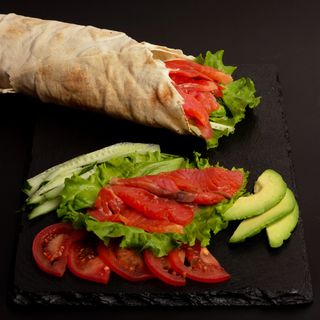 Шаурма з напівкопченим лососем