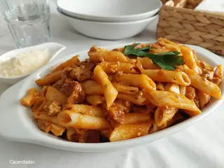 Plato De Macarrones Con Pollo