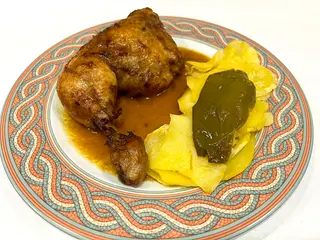 1/4 Trasero De Pollo Al Horno  + Guarnición