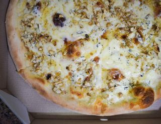 Quattro Formaggi bianca pizza