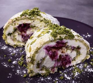 Рулет фисташковый