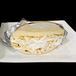 Arepa Con Queso Rallado
