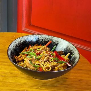 Локшина WOK з телятиною в кисло-солодкому соусі (350г)