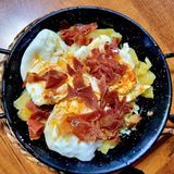 Huevos rotos con jamón 
