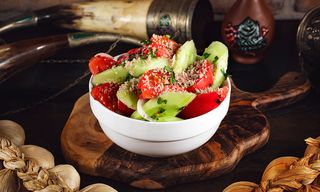 კიტრი პომიდვრის სალათი ნიგვზით