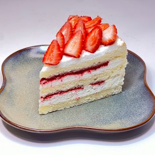 მარწყვის ტორტის ნაჭერი Strawberry cake