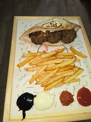 Sandwich koftah ساندوتش كفتة