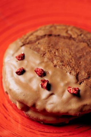 Брукіс з вишнею