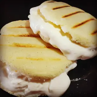 Arepa De Queso De Mano
