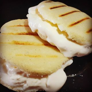 Arepa De Queso De Mano