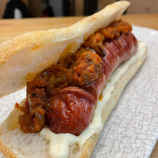 "LA PICANTONA" bocadillo en pan de cristal.