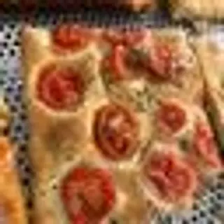 Focaccia con pomodorini al trancio 