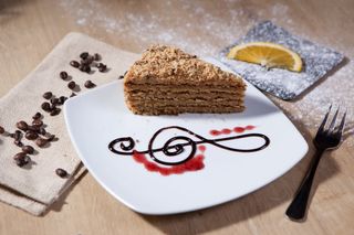 Prajitura marlenka cu miere și nucă