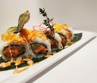 Uramaki spicy salmone