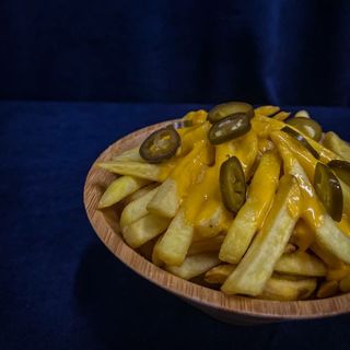 ფრი ყველის სოუსით და ჰალაპენიოთი