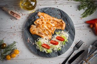 Portie gratar piept pui