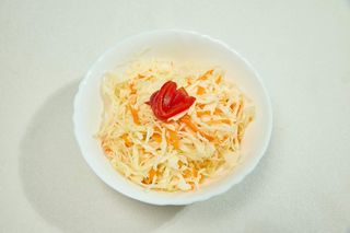 Salată de varză albă cu morcovi