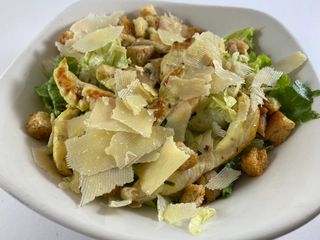 Салата Цезар с пиле
