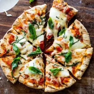 Pizza margherita (mediana)