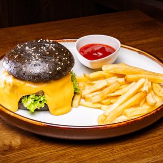 Black burger cu carne de iepure