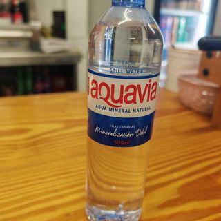 Agua pequeña sin gas