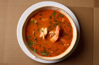 Tom yum cu creveti tiger