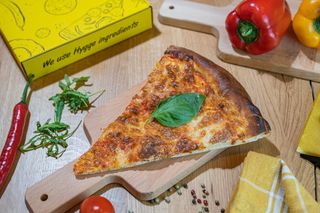 Pizza pofta de gustare la felie