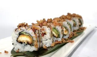 319. Uramaki chicken roll