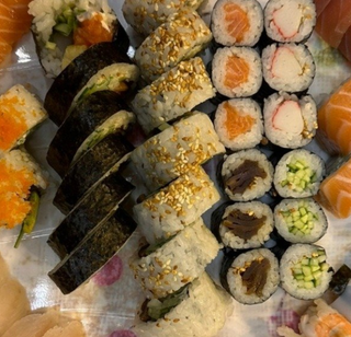 Deluxe Nigiri & Roll Set B