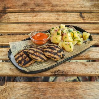 3 телешки кюфтета с гарнитура (480г)