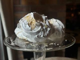 Безе з мигдалевими пластівцями (1 шт)