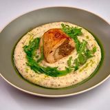 Vruća pileća rolada punjena pečurkama pire od tartufa