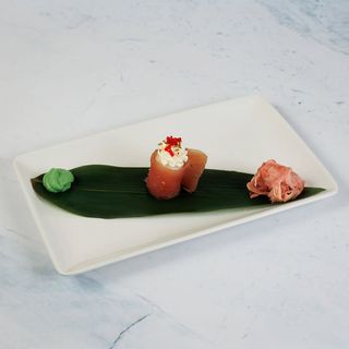 Nigiri rose tuna