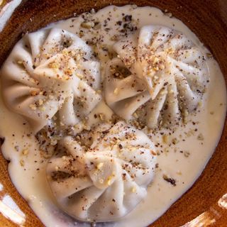 Хінкалі з маком та соусом сабайон