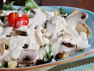 ENSALADA CÉSAR DE CHAMPIÑONES Y HEURA