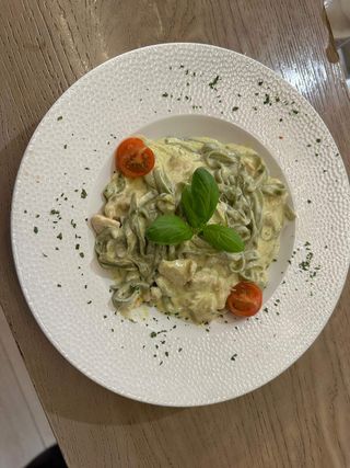 Tjestenina sa piletinom i pestom + gratis piće