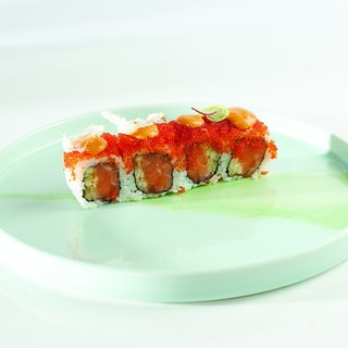 Uramaki spicy sake
