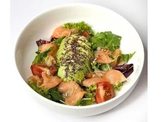 Салат зі слабосоленим лососем (235g)