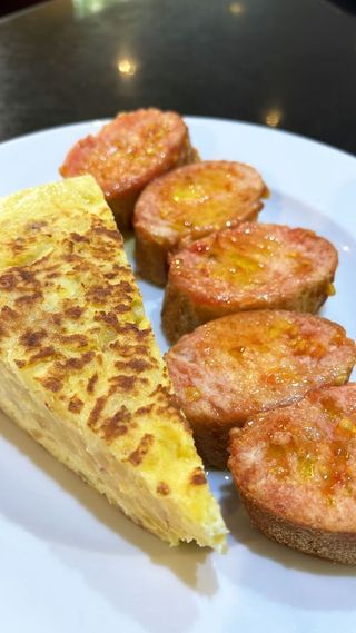 Pincho de Tortilla con pan con tomate